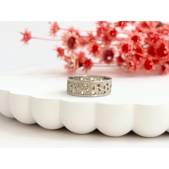 Cutout Accented Silver Toned Milgrain Designed Minimalist Cigar Band Ring - sz 6 - Picture 2 of 10